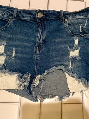 Hot Kiss Distressed Denim Shorts Size 13 (L)